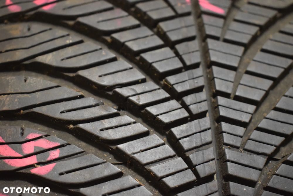 R18 225/45 Goodyear Vector 4 Seasons GEN-2 Run Flat - 12