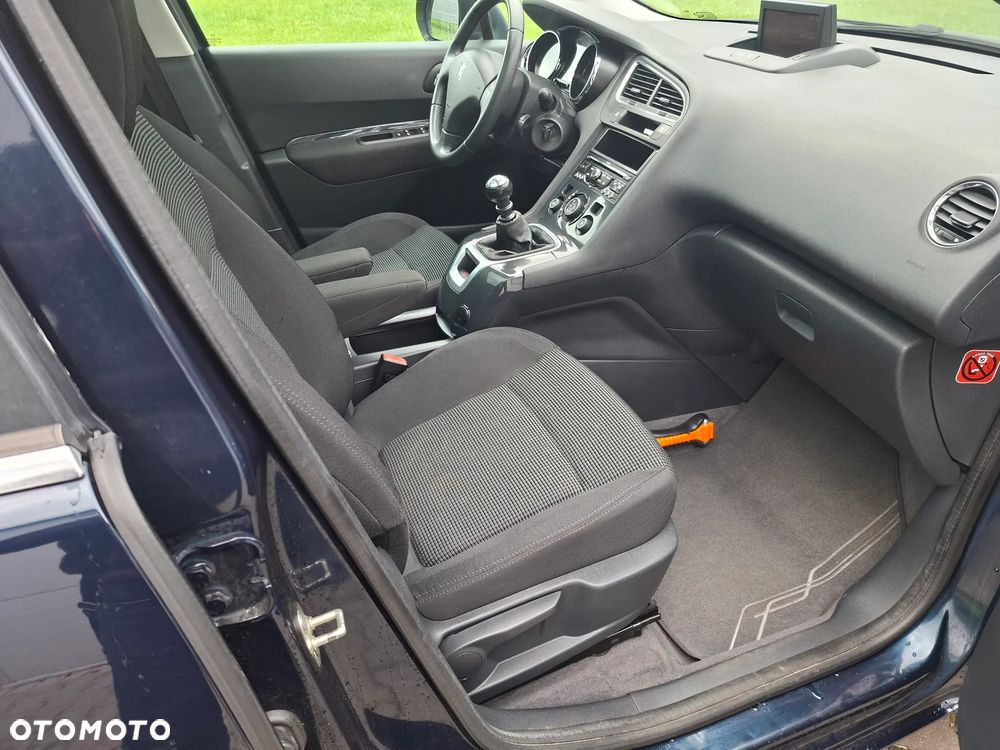 Peugeot 5008 - 16
