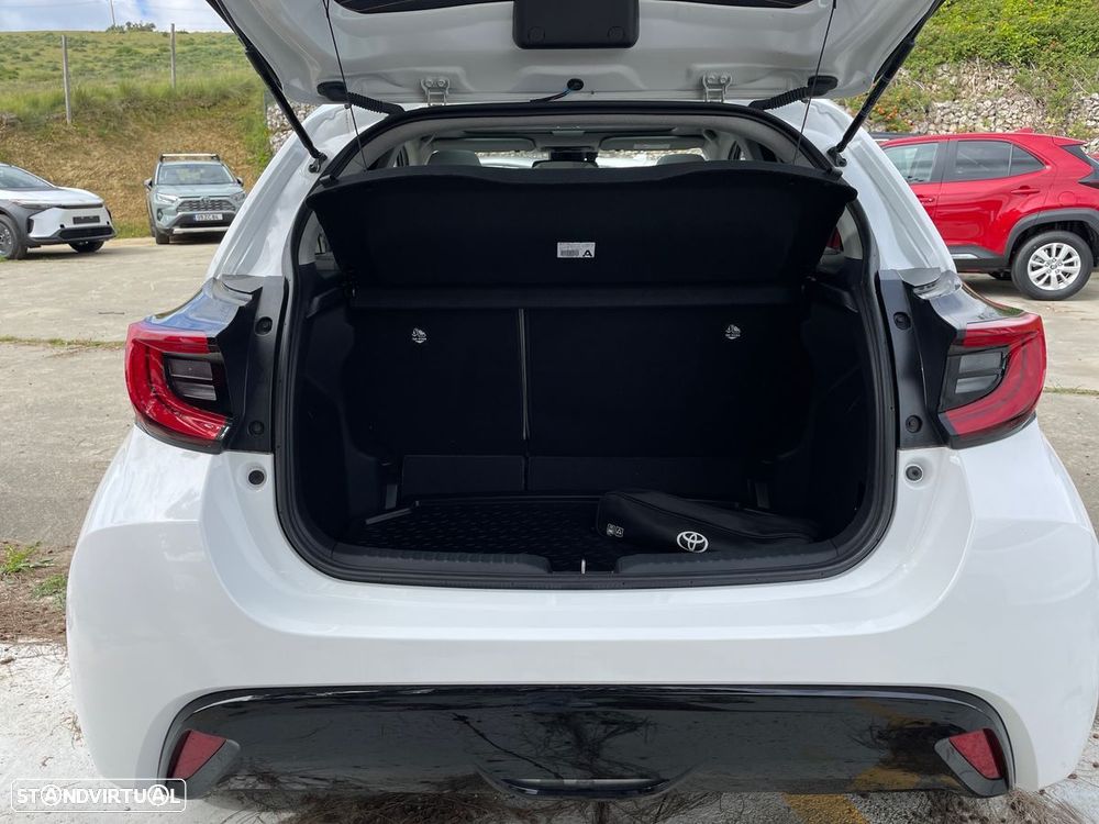 Toyota Yaris - 10