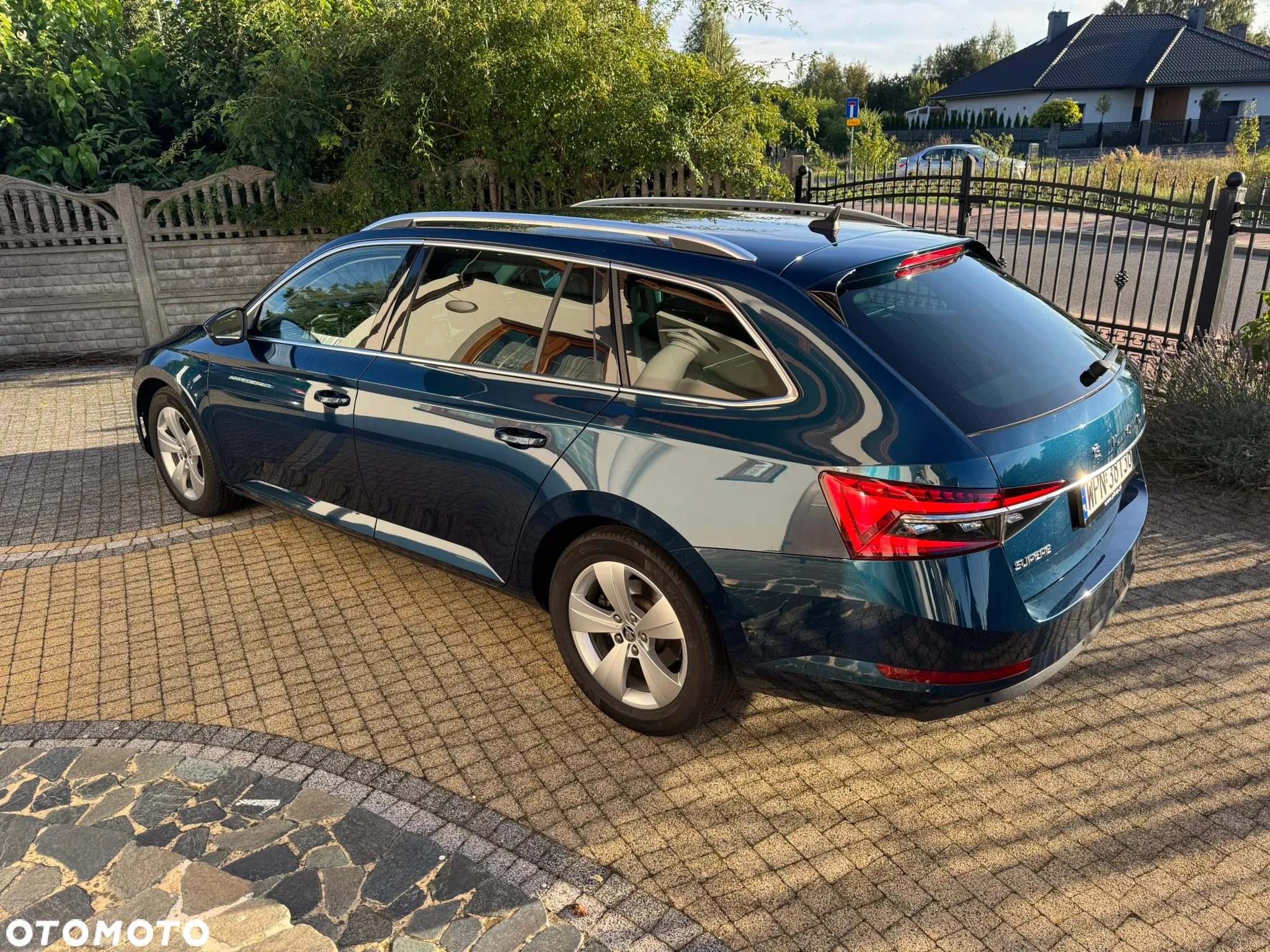 Skoda Superb 2.0 TDI SCR Style DSG - 4