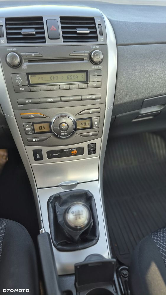 Toyota Corolla 1.4 D-4D Active - 21