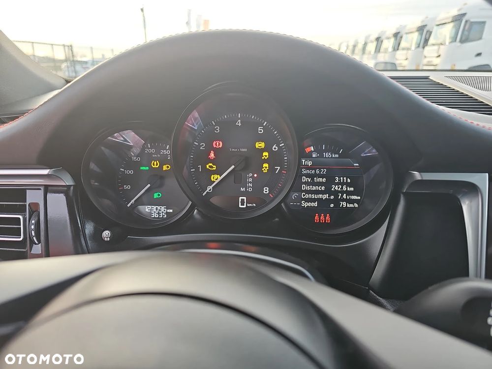 Porsche Macan T - 15