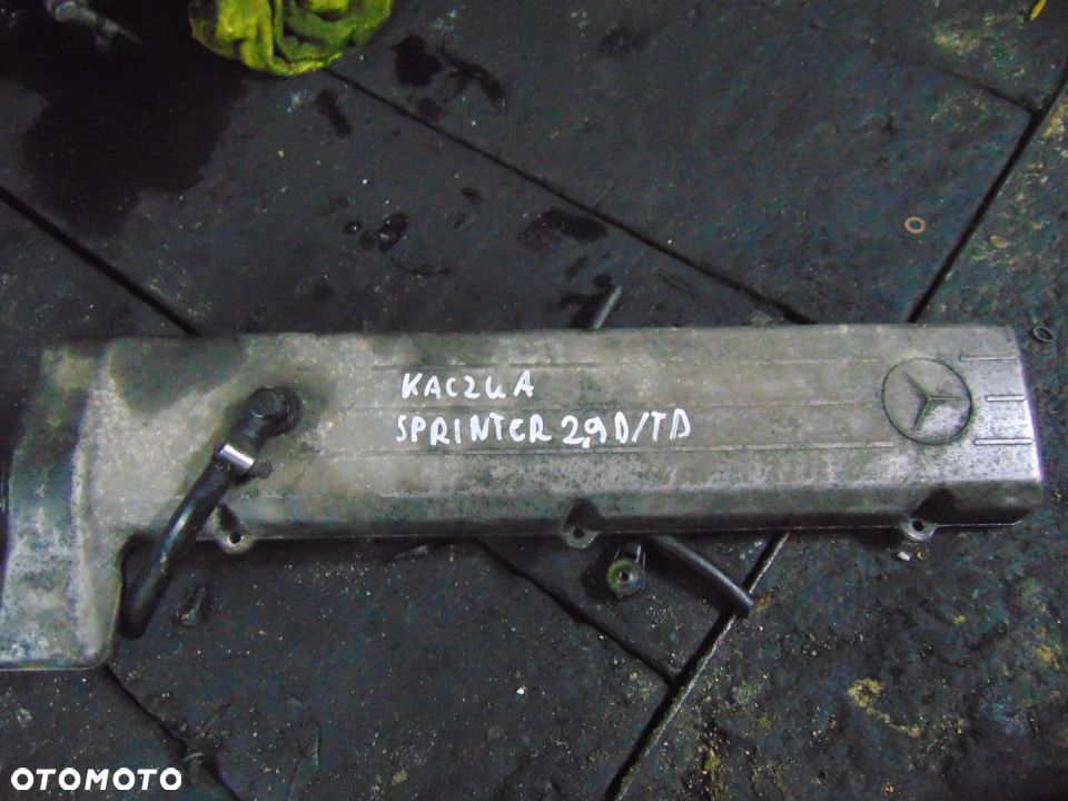 Pokrywa zaworów mercedes kaczka 2,9 D/TD - 1