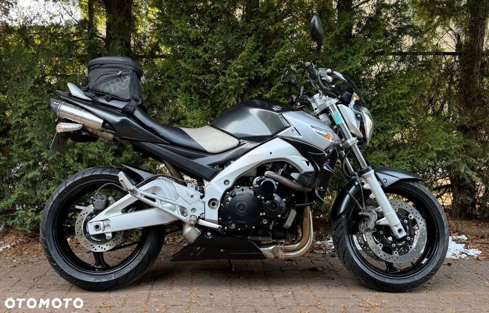 Suzuki GSR - 2