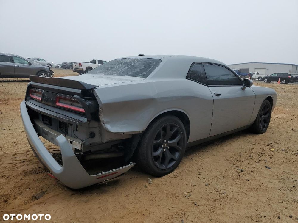 Dodge Challenger - 4
