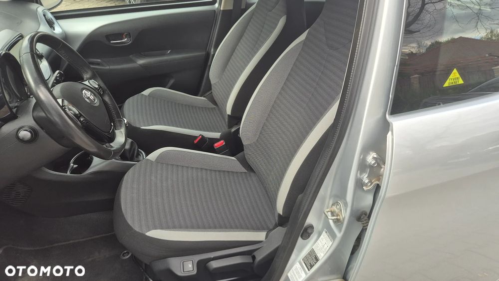 Toyota Aygo x-play - 13