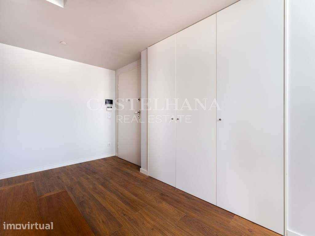 Apartamento T2 com estacionamento e varanda - Grande imagem: 4/53