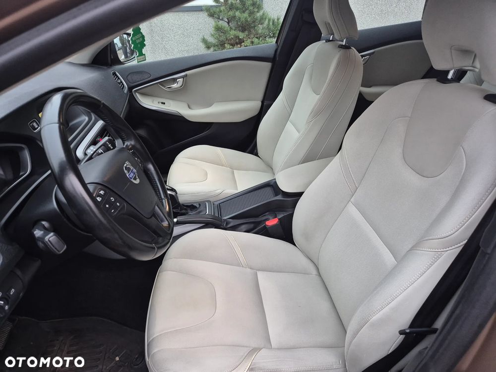 Volvo V40 D3 Momentum - 13