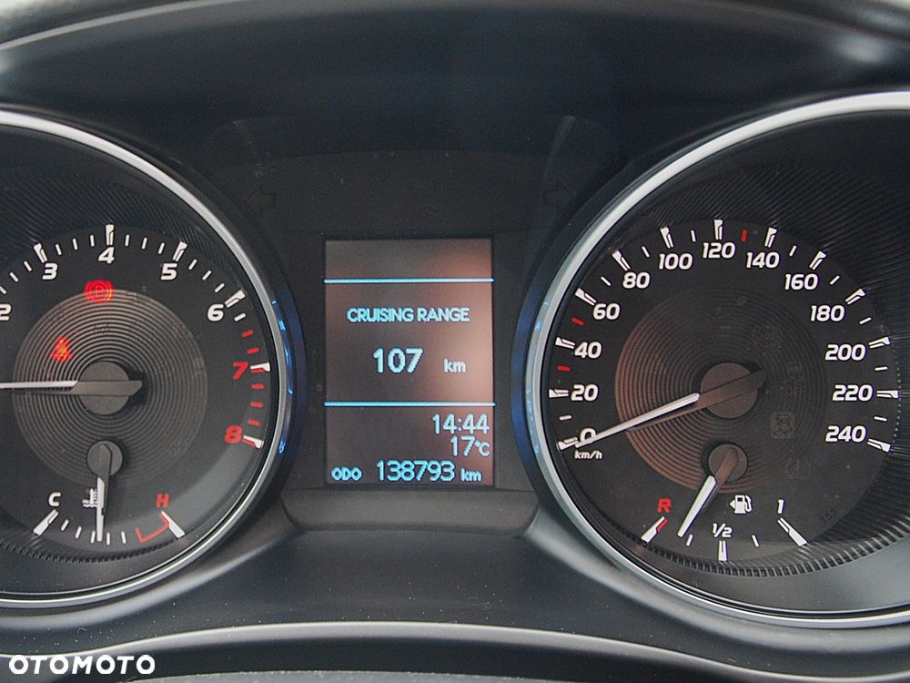 Toyota Avensis - 31