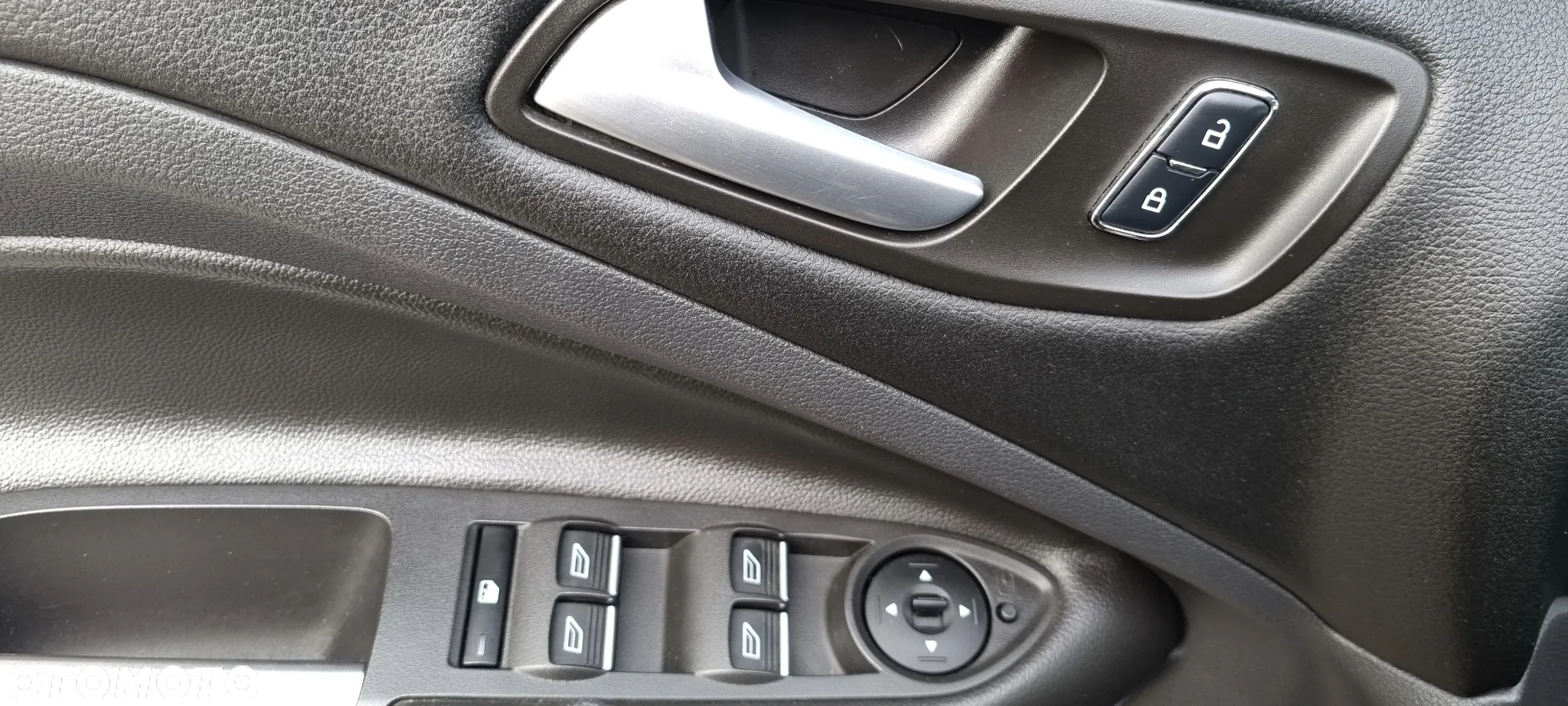 Ford Kuga 2.0 TDCi 2x4 Titanium - 17