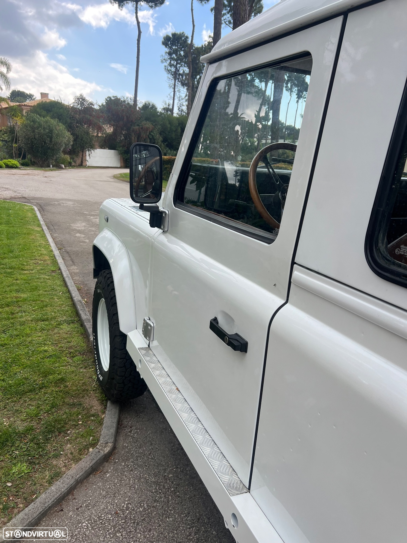 Land Rover Defender - 13