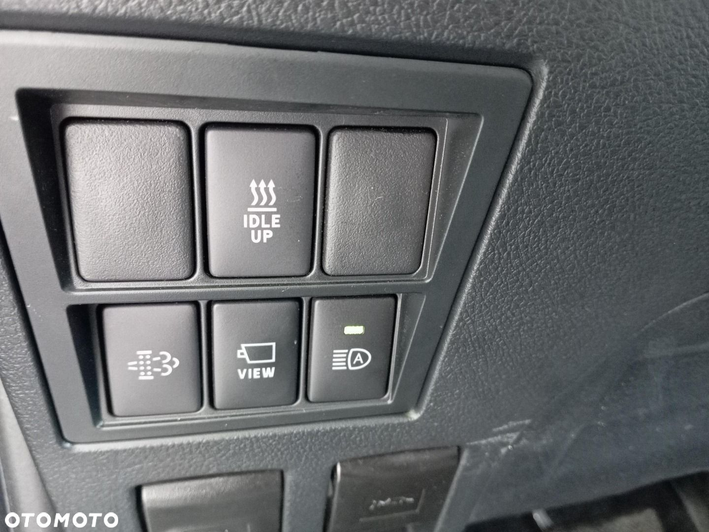 Toyota Hilux - 20