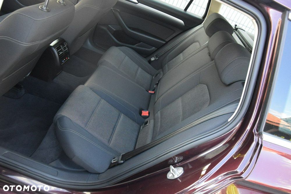 Volkswagen Passat - 29