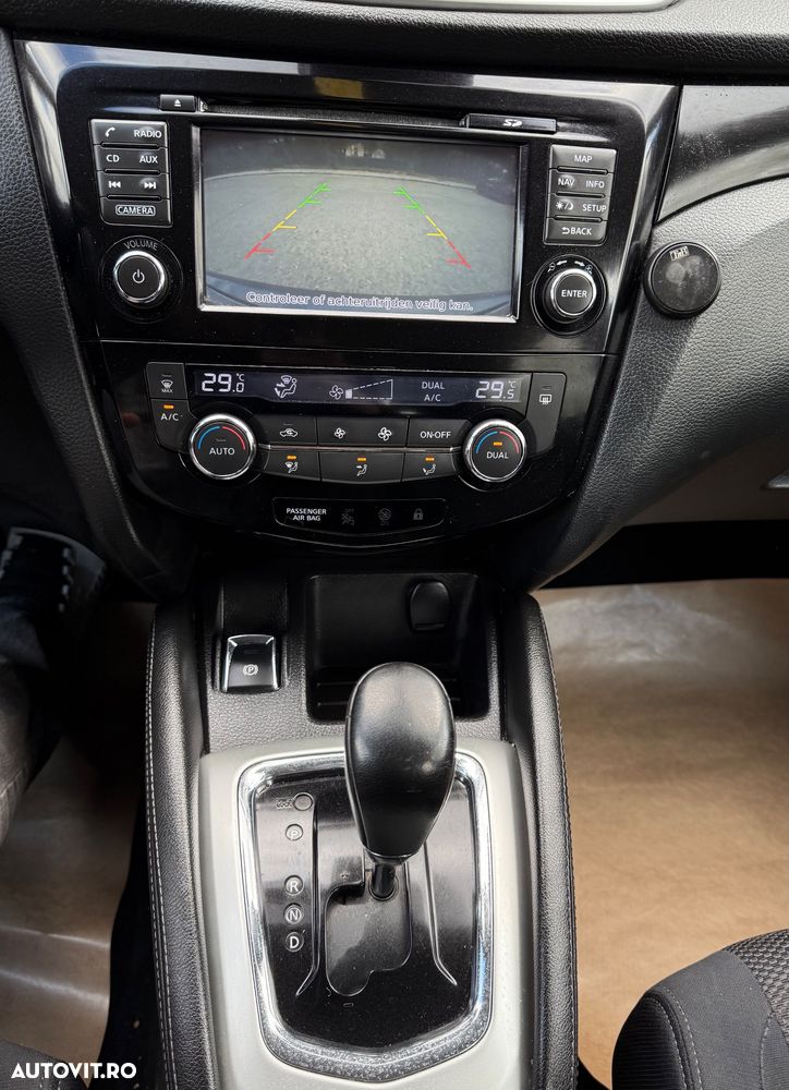 Nissan Qashqai 1.6 DCI Xtronic TEKNA - 11