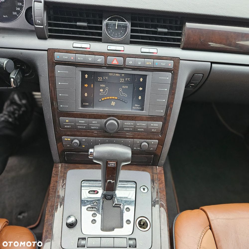 Volkswagen Phaeton - 32