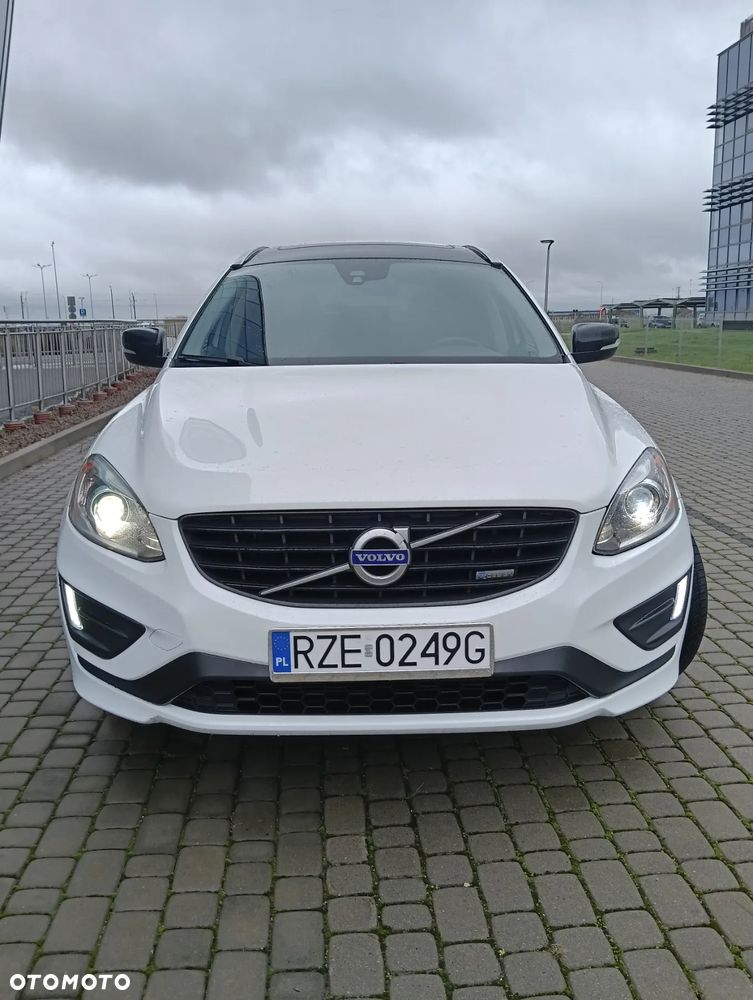 Volvo XC 60 T6 AWD R-Design Momentum - 3