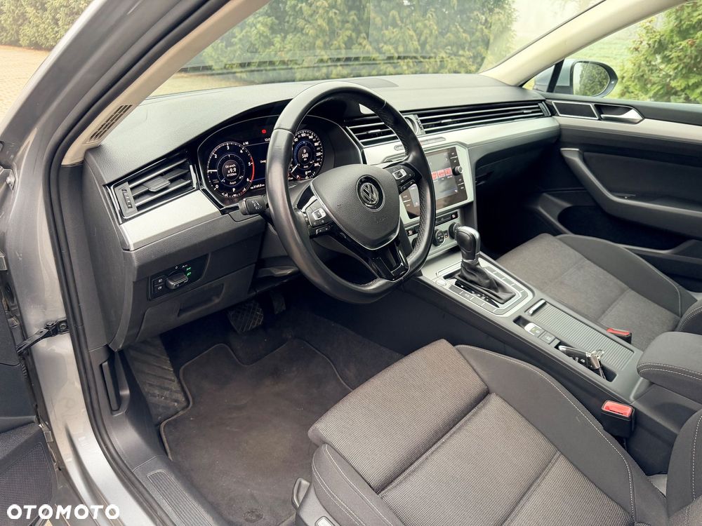 Volkswagen Passat 2.0 TDI SCR DSG Comfortline - 10