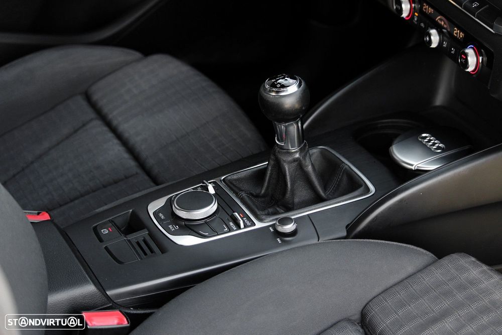 Audi A3 Limousine 2.0 TDI S-line - 18