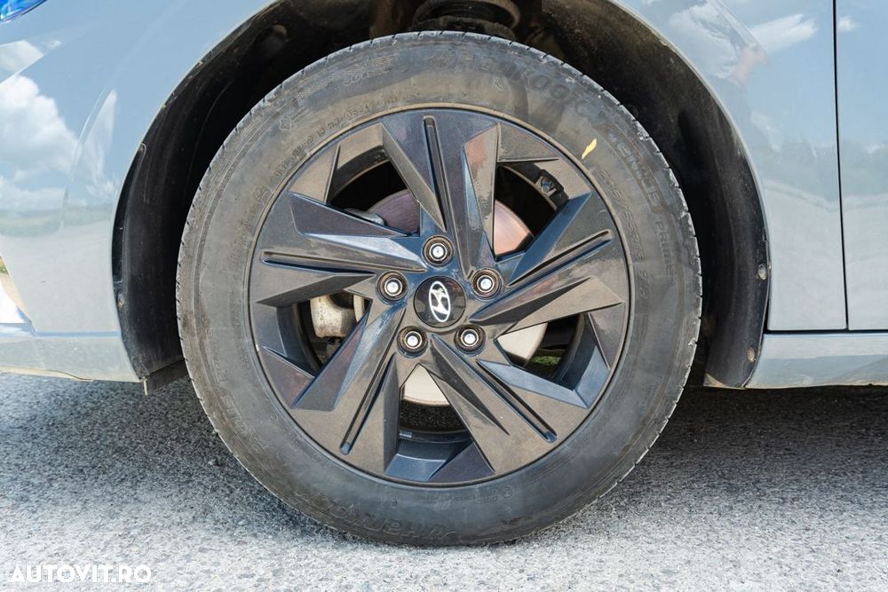 Hyundai Elantra 1.6 l 123 CP 6MT Highway - 11