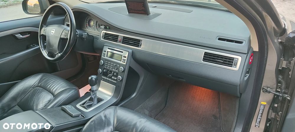 Volvo V70 2.4D Momentum - 28