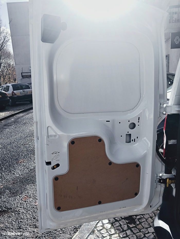 Ford Transit Courier - 22