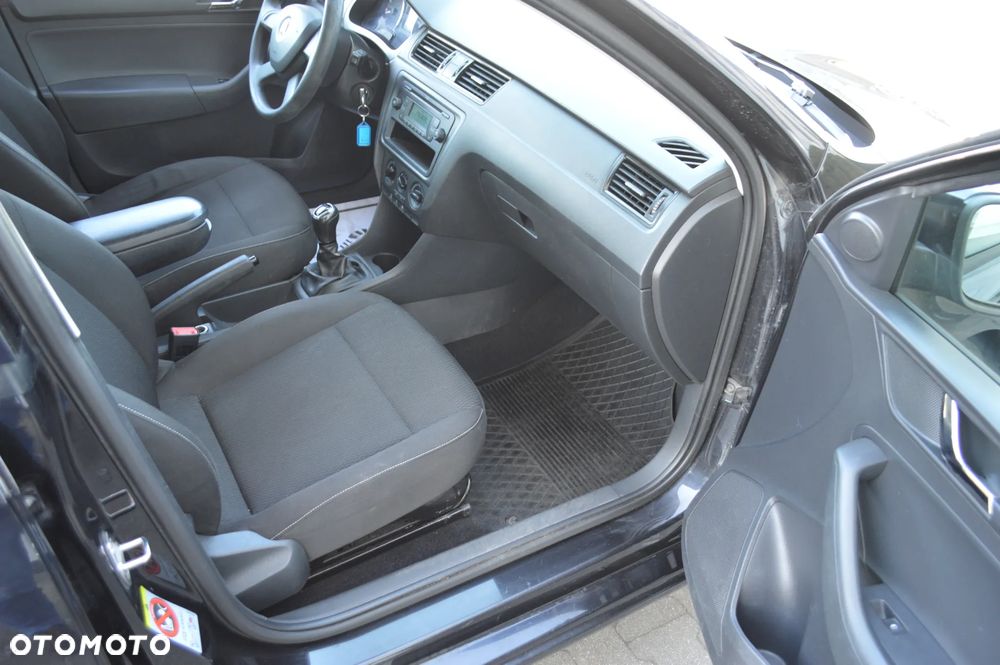 Skoda RAPID 1.2 TSI Ambition - 17