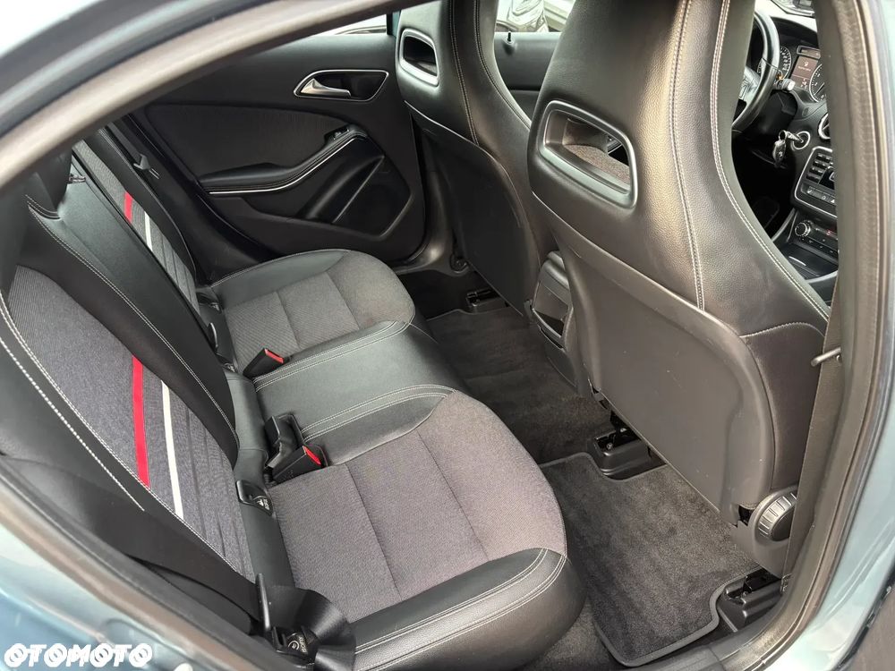 Mercedes-Benz Klasa A 180 (BlueEFFICIENCY) 7G-DCT Urban - 19