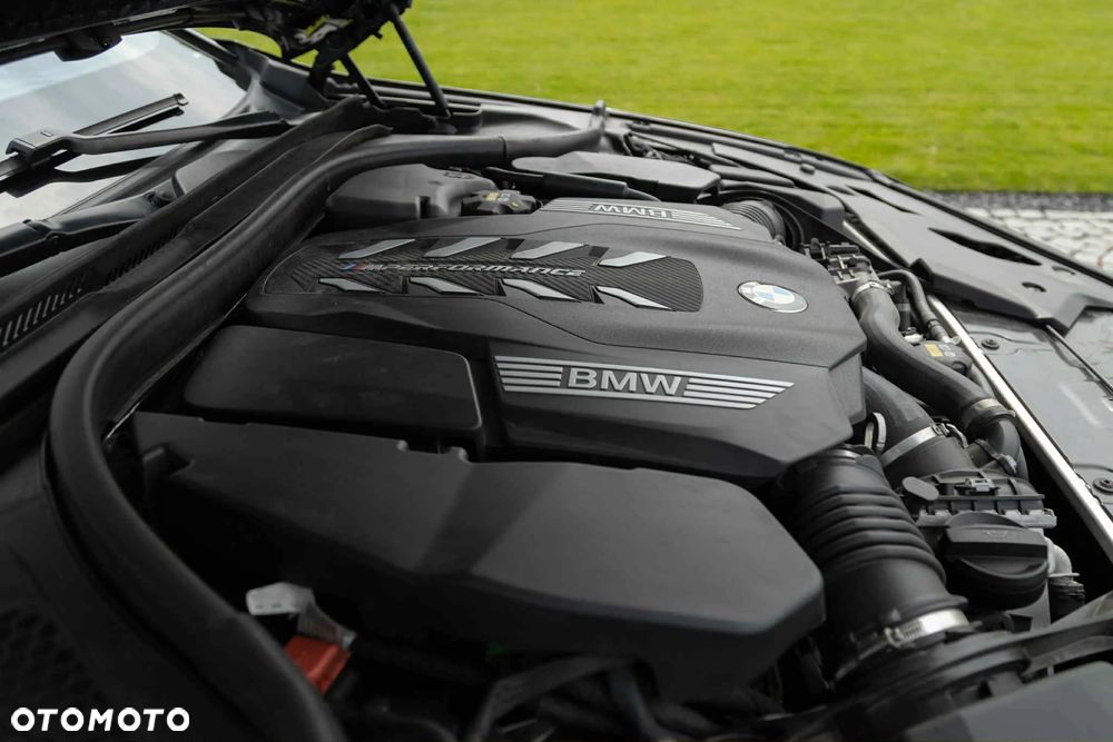 BMW Seria 5 M550i xDrive - 11