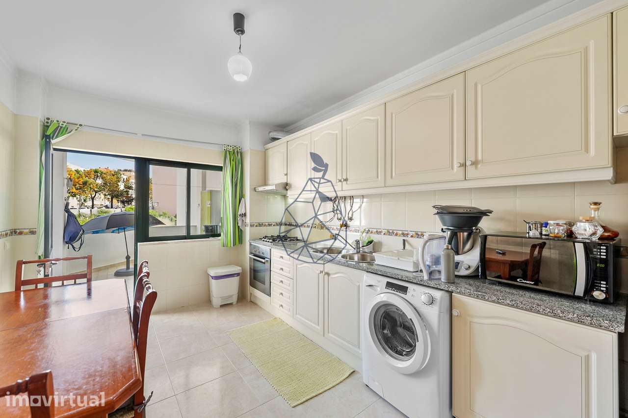Apartamento T2 localizado a cerca de 600 metros da Praia em Quarteira - Grande imagem: 3/41