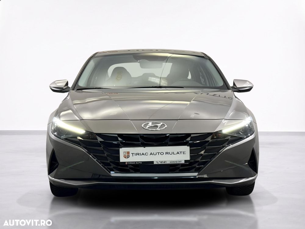 Hyundai Elantra - 9