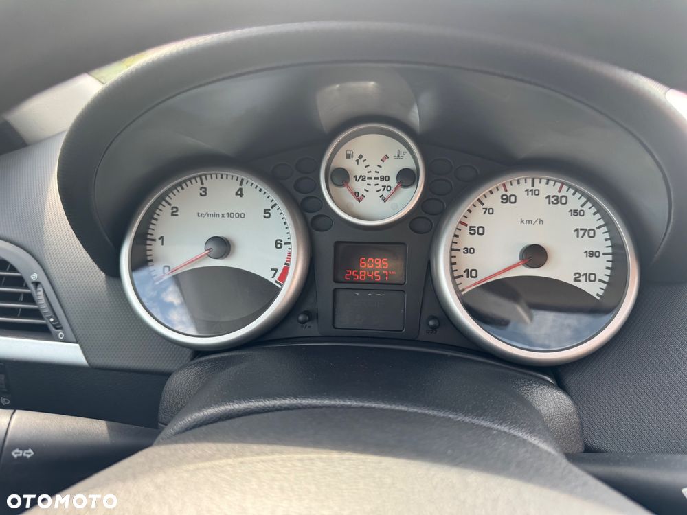 Peugeot 207 75 Urban Move - 6
