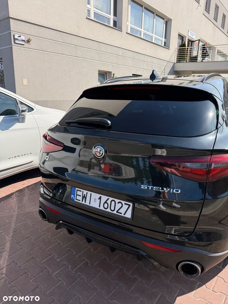 Alfa Romeo Stelvio 2.0 Turbo 16V AT8-Q4 Ti - 7