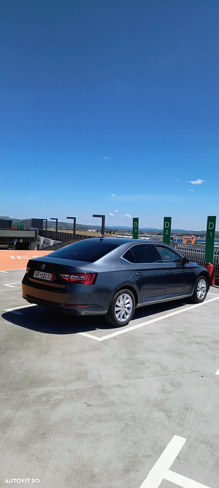 Skoda Superb 2.0 TDI DSG Style - 7