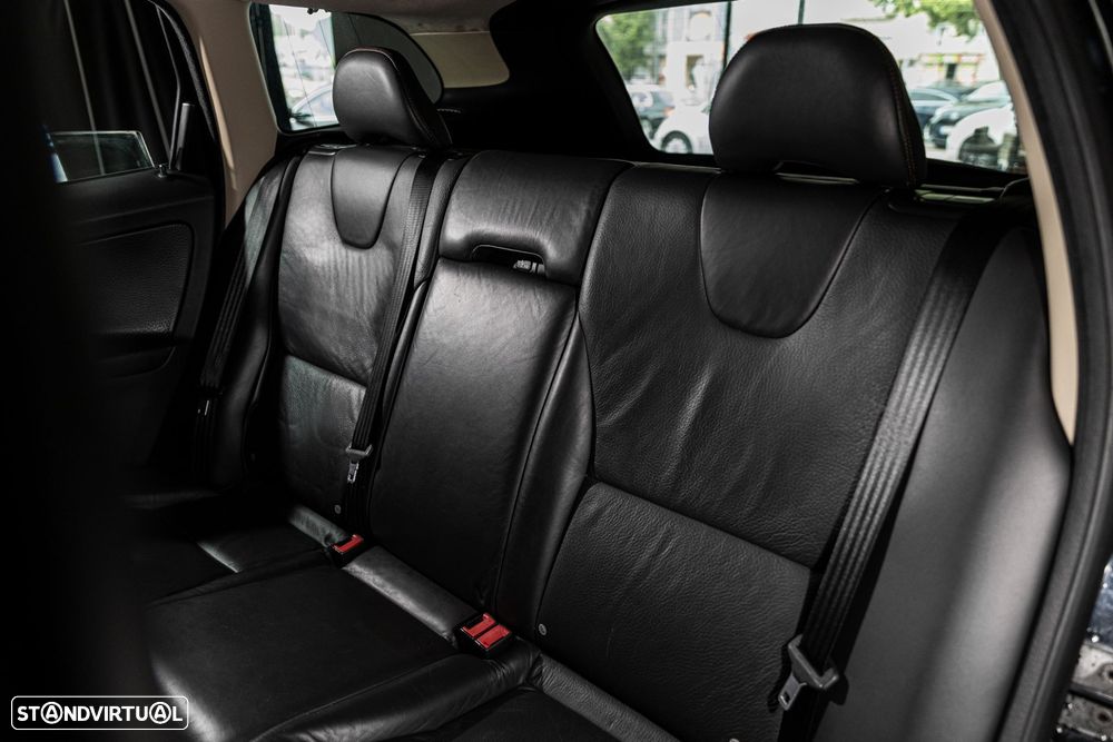 Volvo XC 60 D5 Momentum Geartronic - 20