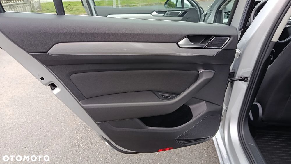 Volkswagen Passat 2.0 TDI SCR DSG - 21