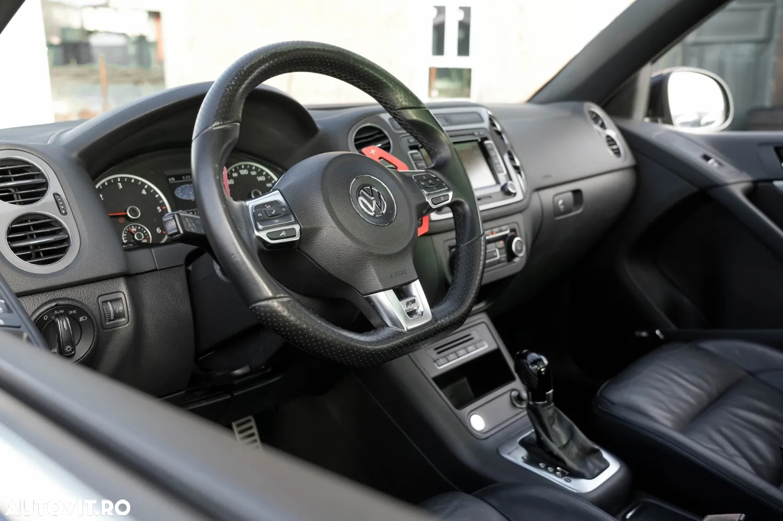 Volkswagen Tiguan 2.0 TDI DPF 4Motion BlueMotion Technology DSG Sport & Style - 23