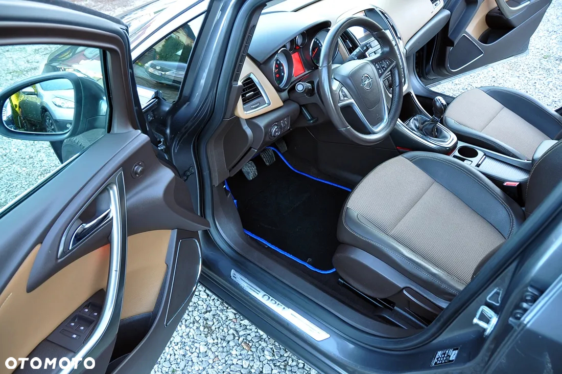 Opel Astra GTC 1.4 Turbo - 2