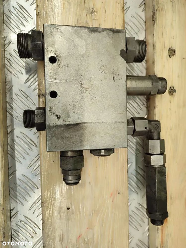 Zawór hydrauliczny R930060779 Rexroth - 4