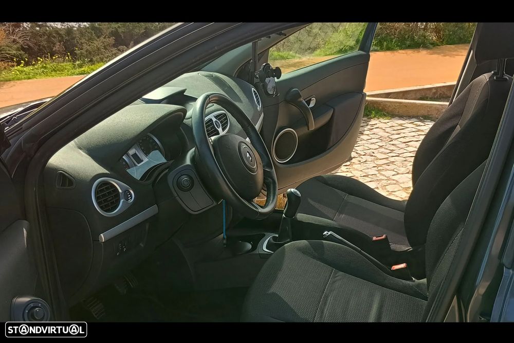 Renault Clio Break 1.2 16V Fairway - 8