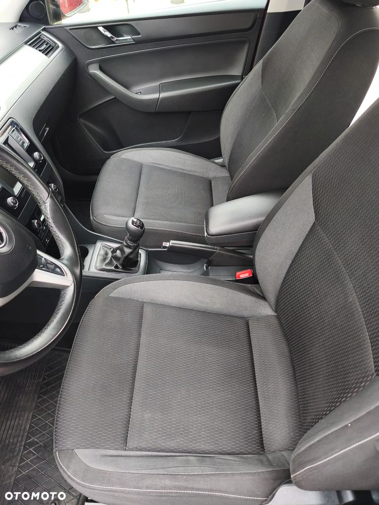 Skoda RAPID Spb 1.2 TSI Style - 4