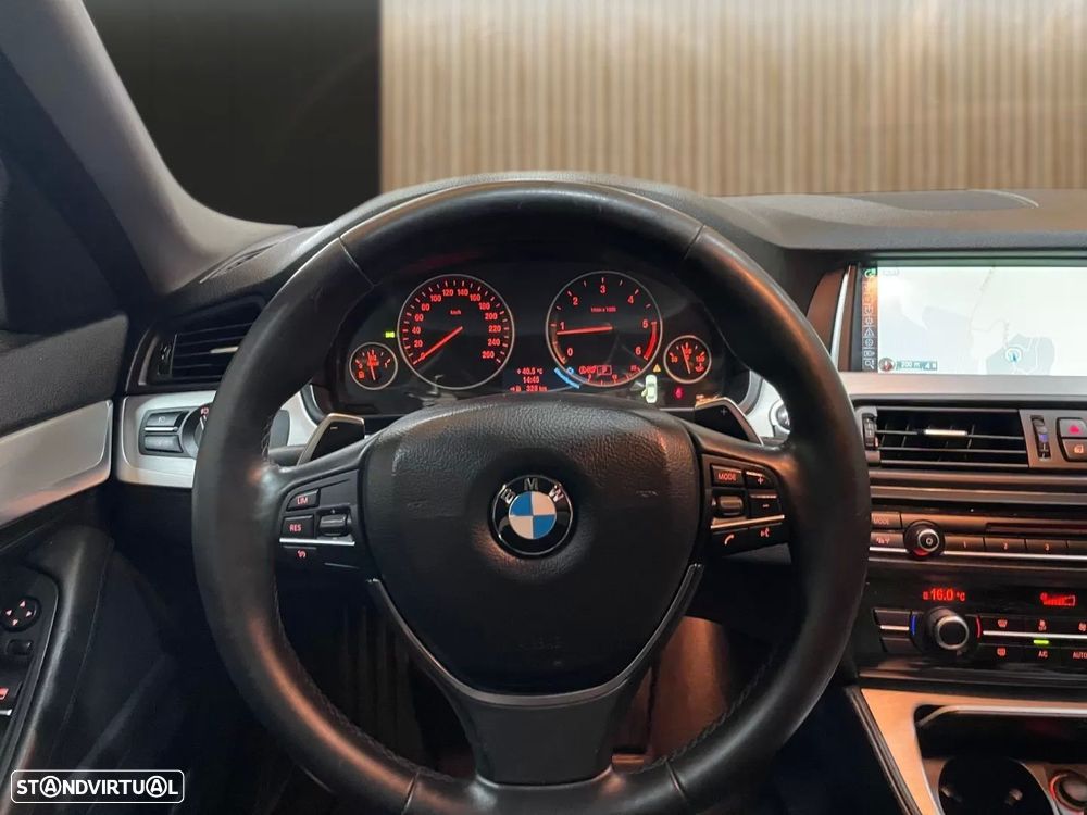 BMW 520 d Line Luxury Auto — fotografia 8