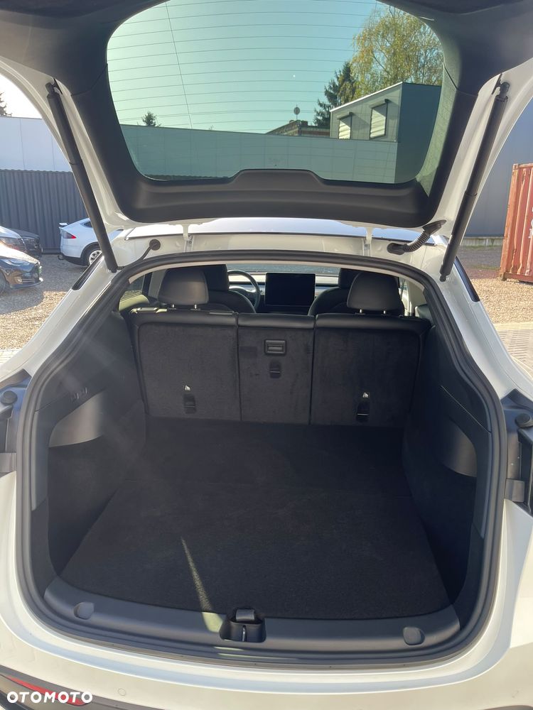 Tesla Model Y - 15
