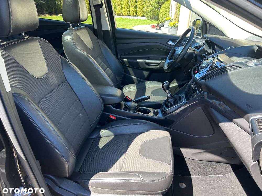 Ford Kuga 2.0 TDCi 2x4 Titanium - 19