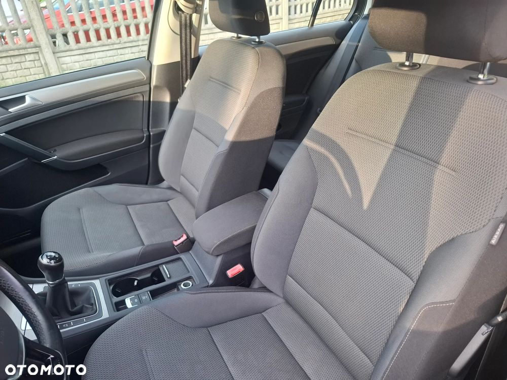 Volkswagen Golf - 23