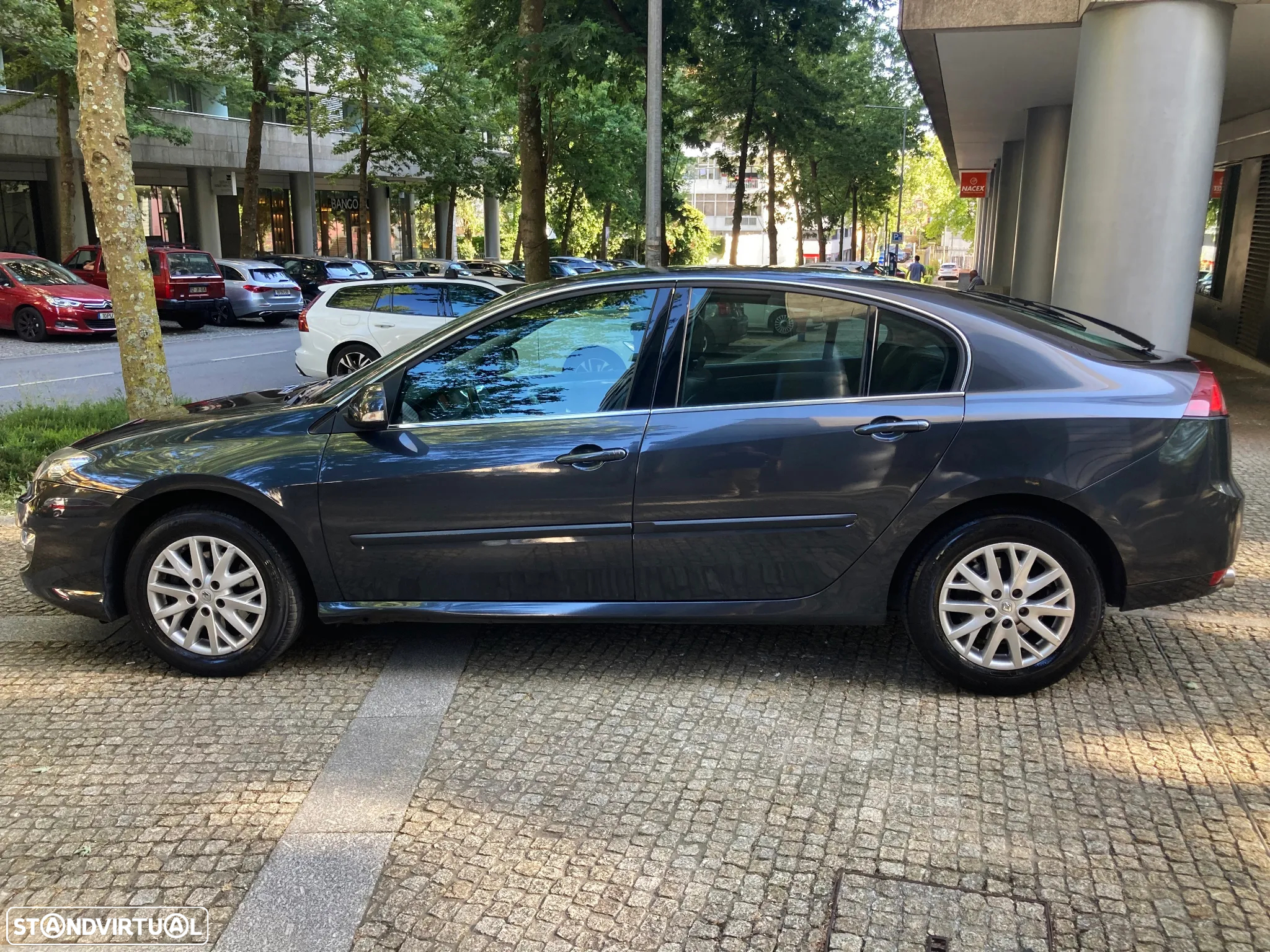 Renault Laguna 2.0 dCi Dynamique S 118g - 16