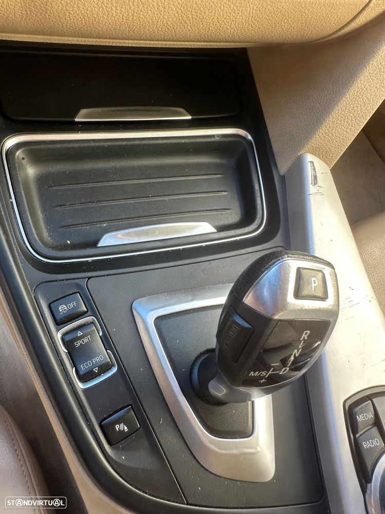 BMW 318 d Auto Line Luxury - 26