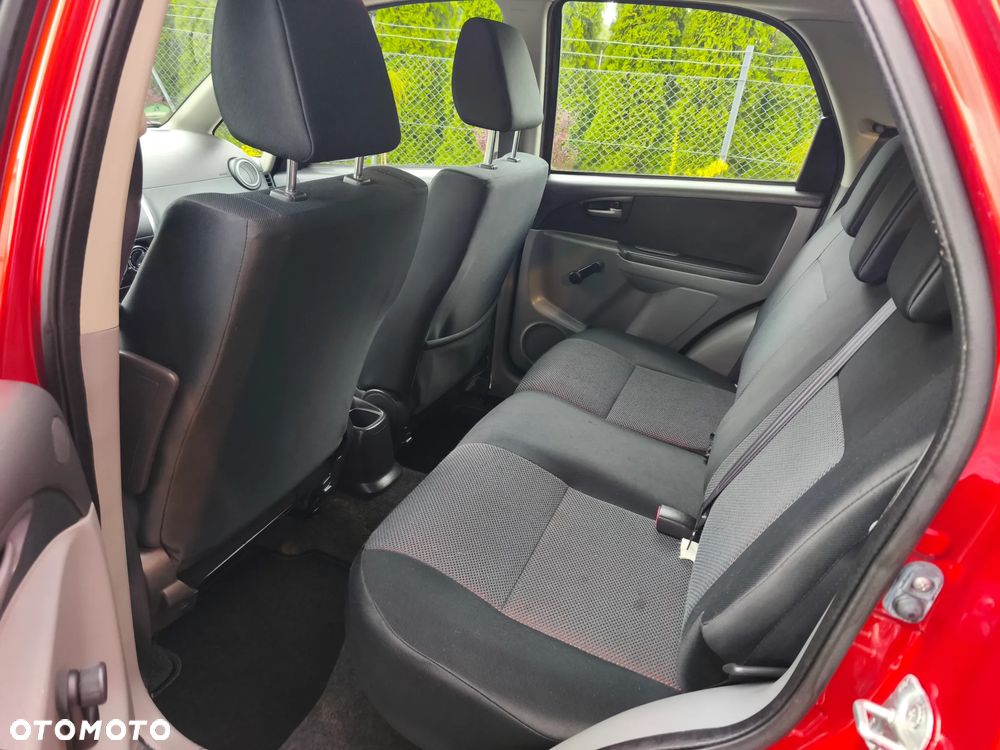 Suzuki SX4 1.6 VVT Streetline 4x2 Club - 16