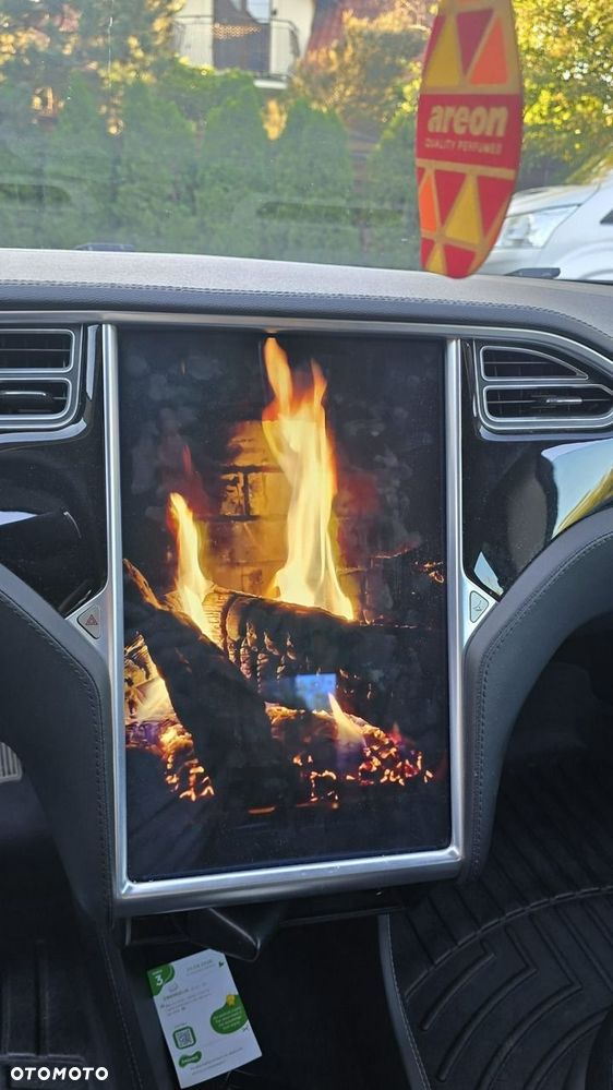 Tesla Model S - 21
