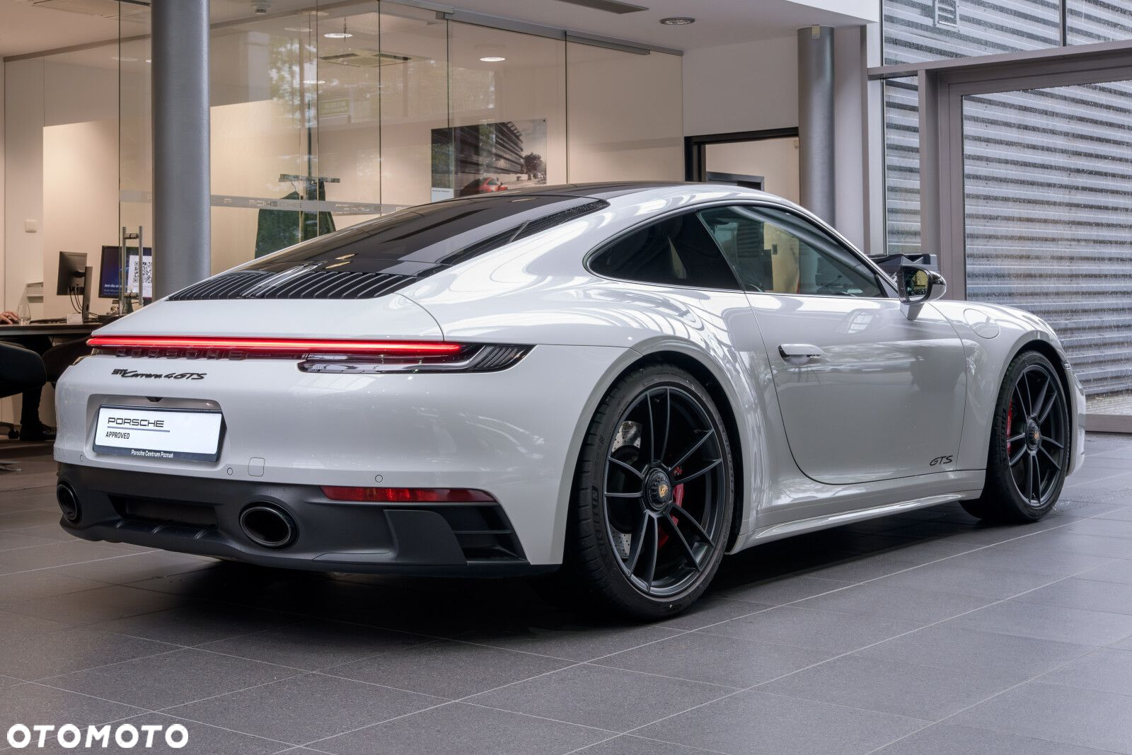 Porsche 911 Carrera 4 GTS - 4