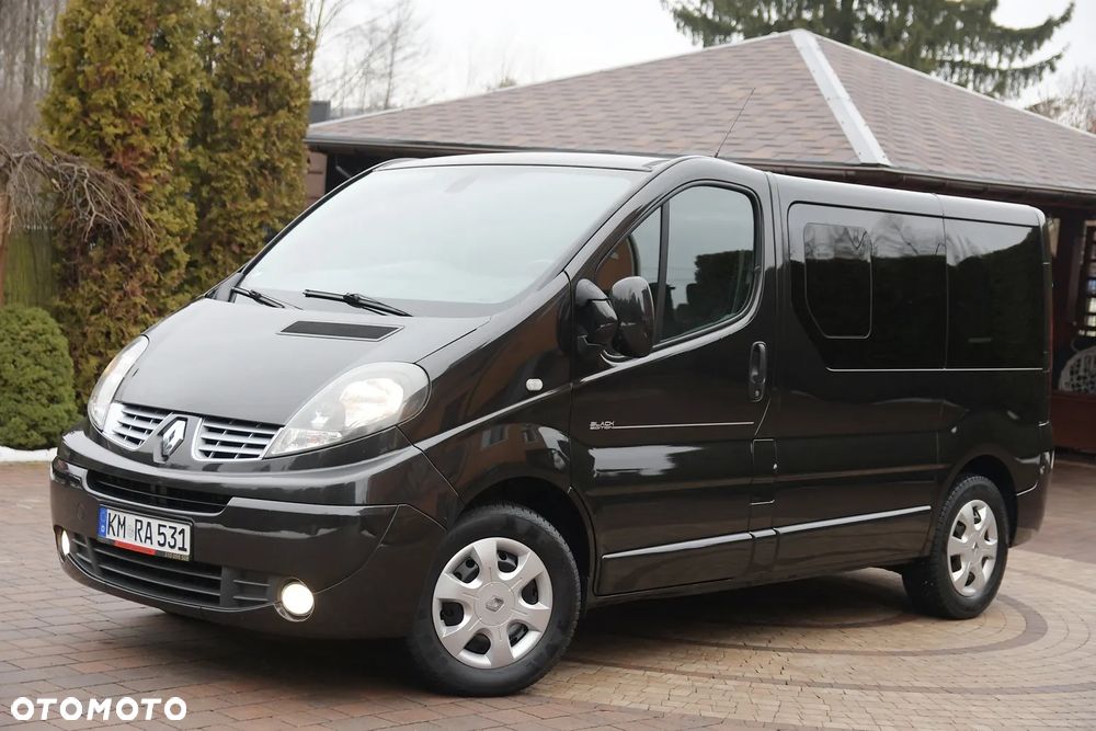 Renault Trafic Grand Passenger Black Edition - 1